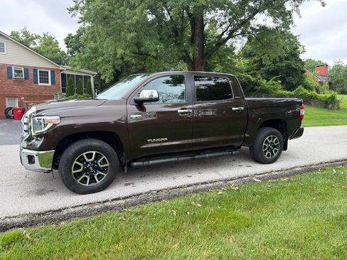 Used 2018 Toyota Tundra Limited w/ Limited Premium Package AWD/4WD image 6
