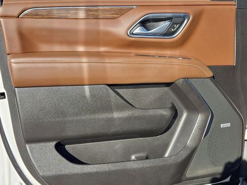 Used 2021 Chevrolet Tahoe High Country image 13