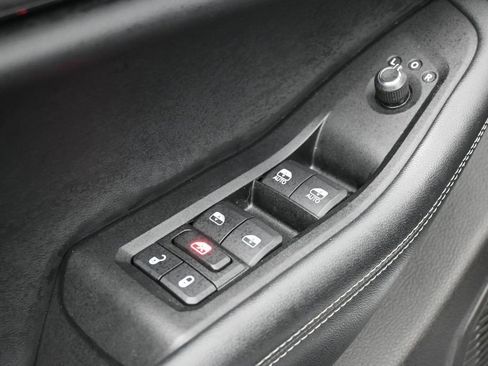 Used 2023 Jeep Grand Cherokee L Laredo RWD image 14
