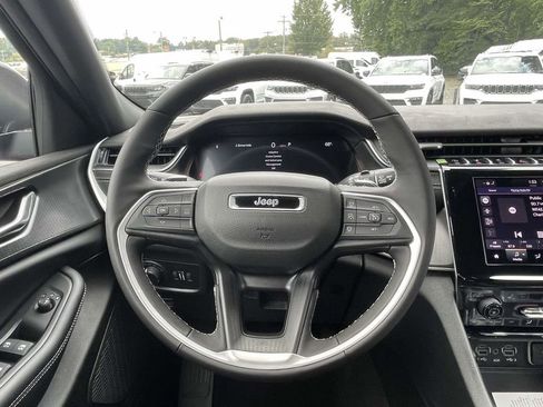 New 2025 Jeep Grand Cherokee L Laredo w/ Luxury Tech Group I image 23