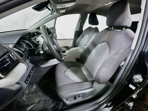 Used 2020 Toyota Camry LE FWD image 15