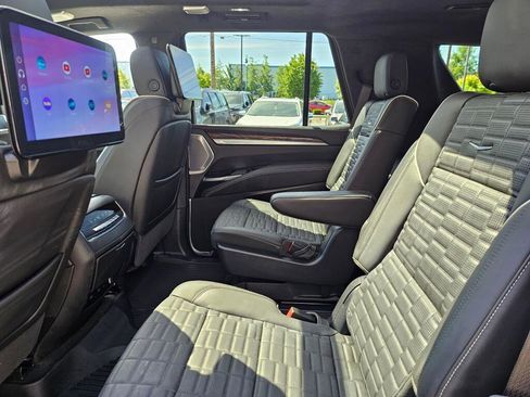 Used 2025 Cadillac Escalade Sport Platinum AWD/4WD image 20
