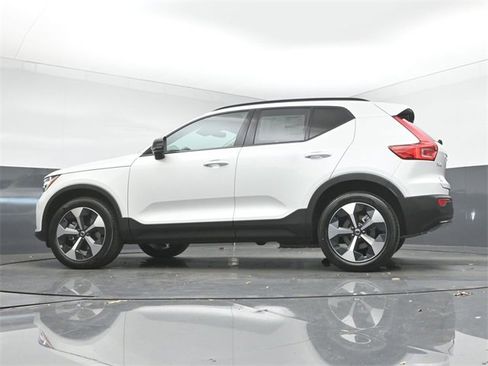 New 2026 Volvo XC40 B5 Core w/ Climate Package image 38