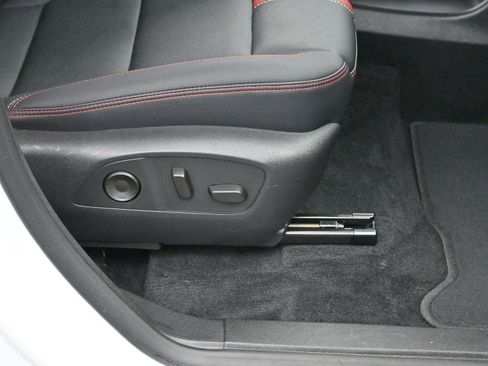 Used 2024 Chevrolet Traverse RS image 36