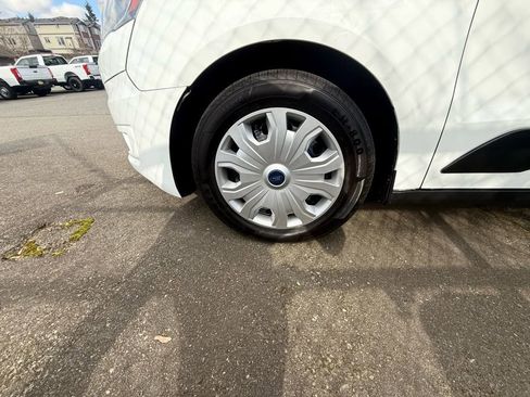 Used 2023 Ford Transit Connect XLT image 9
