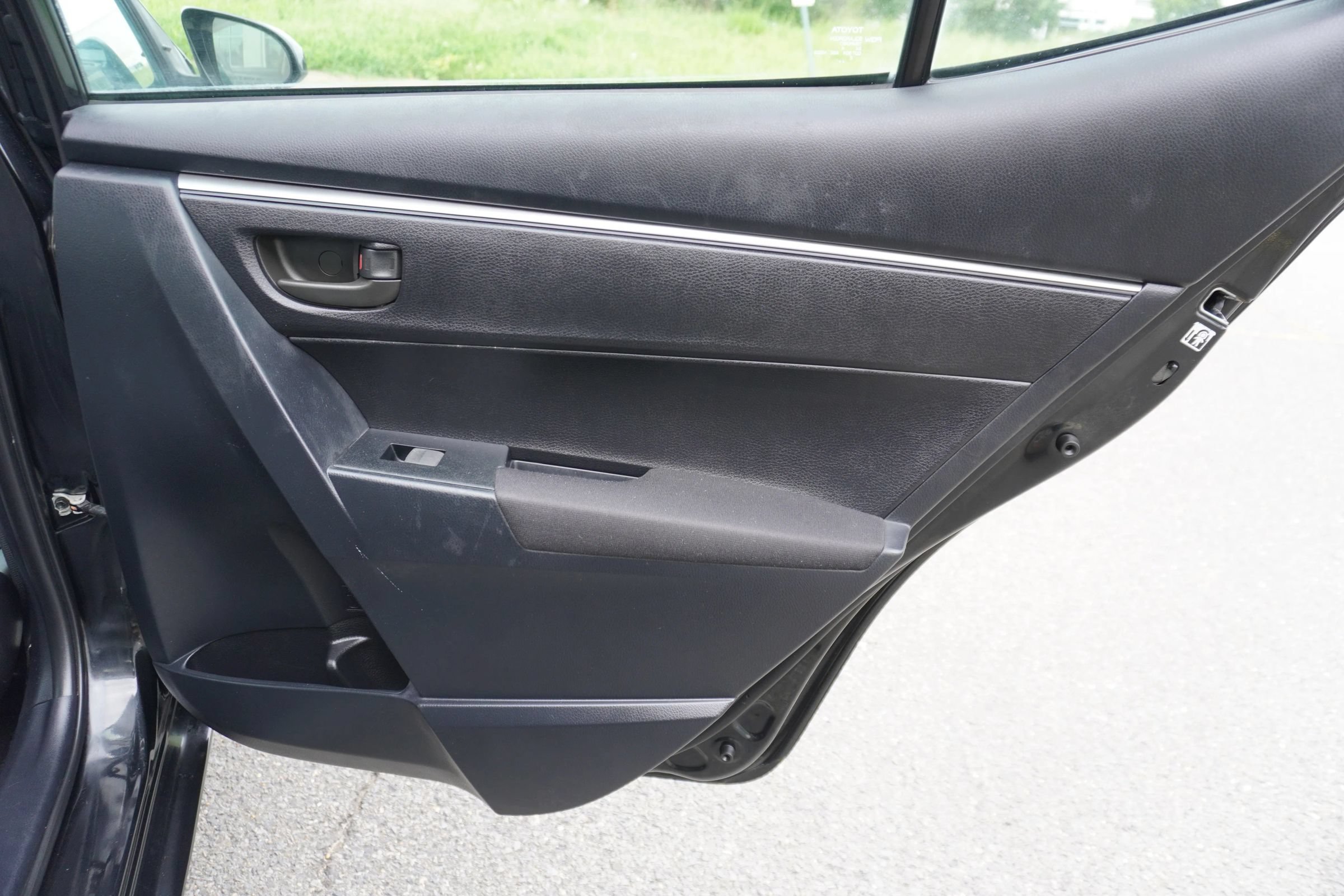 Used 2014 Toyota Corolla L FWD image 15