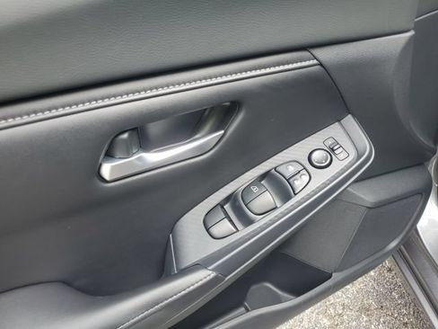 Used 2022 Nissan Sentra SV FWD image 12