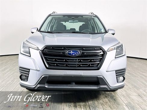Used 2022 Subaru Forester Premium image 2