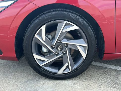 Used 2025 Hyundai Elantra Limited FWD image 7