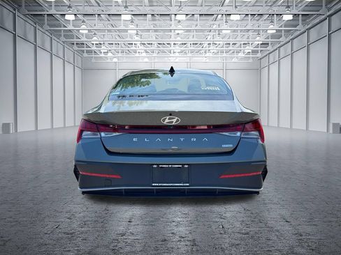 Certified 2025 Hyundai Elantra Hybrid FWD image 6