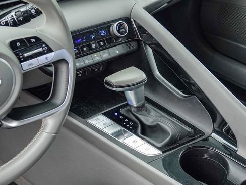 Certified 2023 Hyundai Elantra Limited FWD image 19