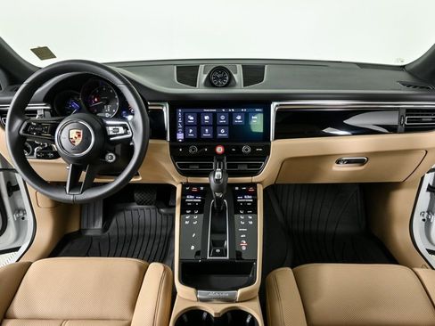 Used 2026 Porsche Macan AWD/4WD image 19