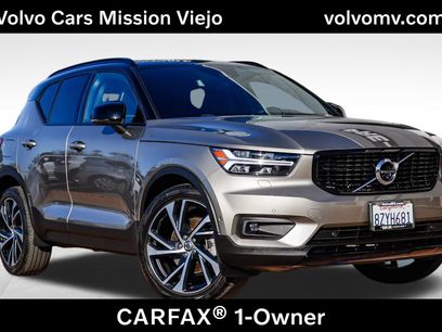 Used 2022 Volvo XC40 T5 R-Design w/ Advanced Package