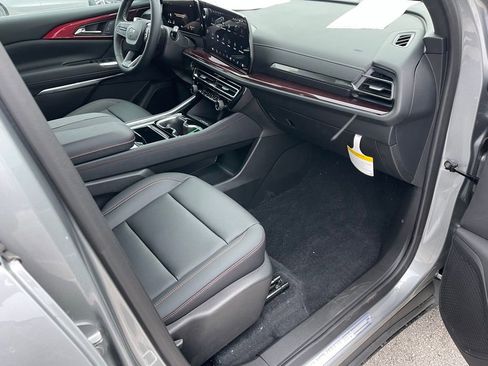 Used 2025 Chevrolet Traverse Z71 w/ Driver Confidence Package image 25