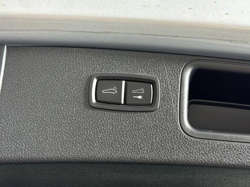 Used 2020 Porsche Macan AWD/4WD image 47