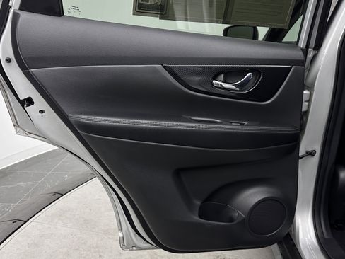 Used 2017 Nissan Rogue SL w/ SL Premium Package FWD image 27