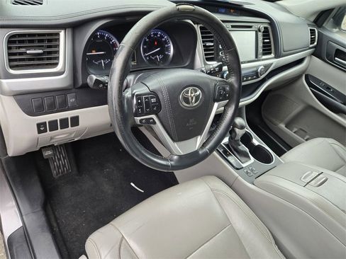 Used 2016 Toyota Highlander XLE image 10
