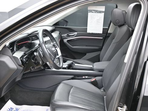 Used 2024 Audi Q8 e-tron Premium Plus w/ Premium Plus Package AWD/4WD image 17