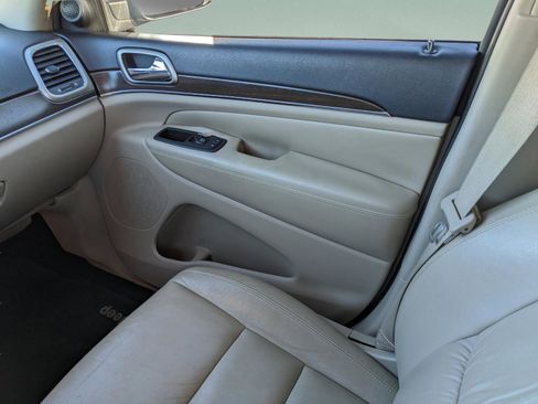 Used 2014 Jeep Grand Cherokee Limited image 14
