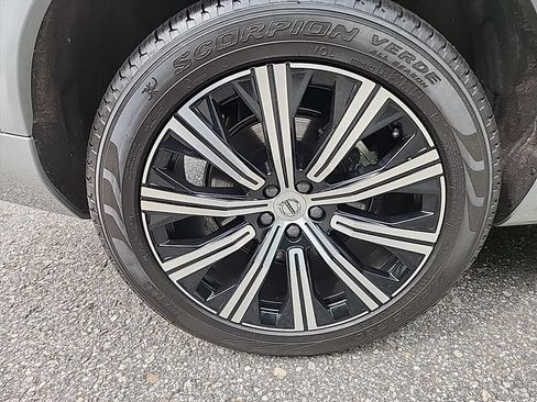 Certified 2025 Volvo XC90 B5 Core w/ Climate Package AWD/4WD image 11