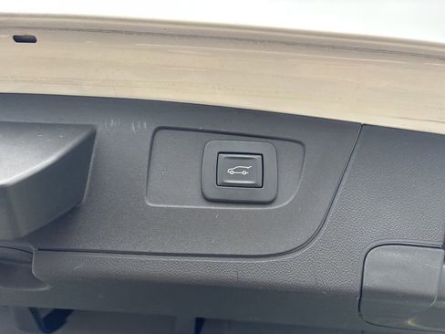 Used 2018 Buick Regal Essence w/ Driver Confidence Package #1 image 11