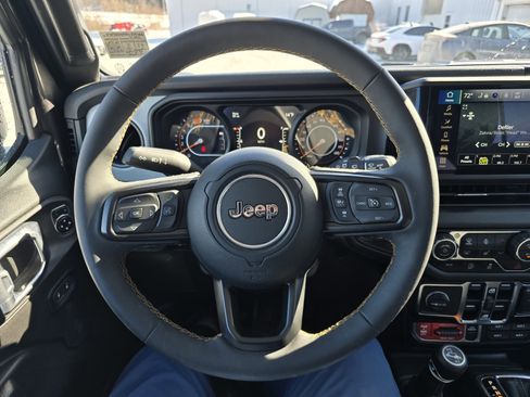 Used 2024 Jeep Wrangler Willys image 18