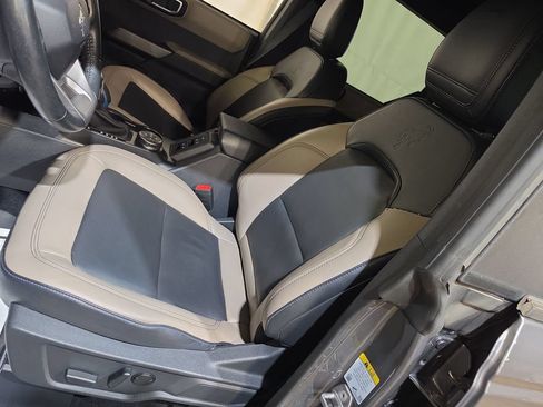 Used 2023 Ford Bronco Wildtrak AWD/4WD image 13