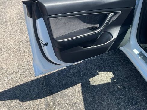 Used 2020 Tesla Model 3 Standard Range Plus RWD image 5