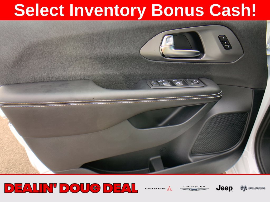 New 2026 Chrysler Pacifica Select w/ S Appearance Package AWD/4WD image 10
