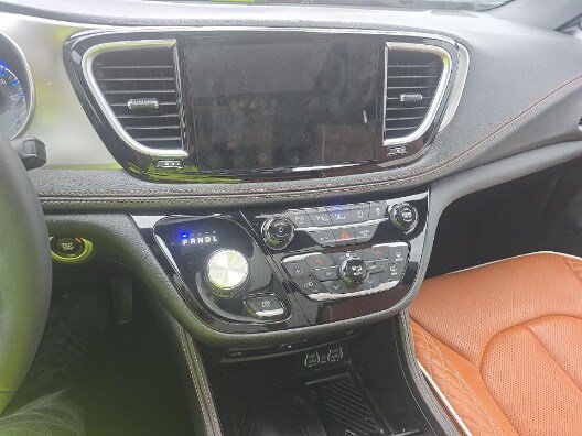 Used 2025 Chrysler Pacifica Pinnacle AWD/4WD image 4