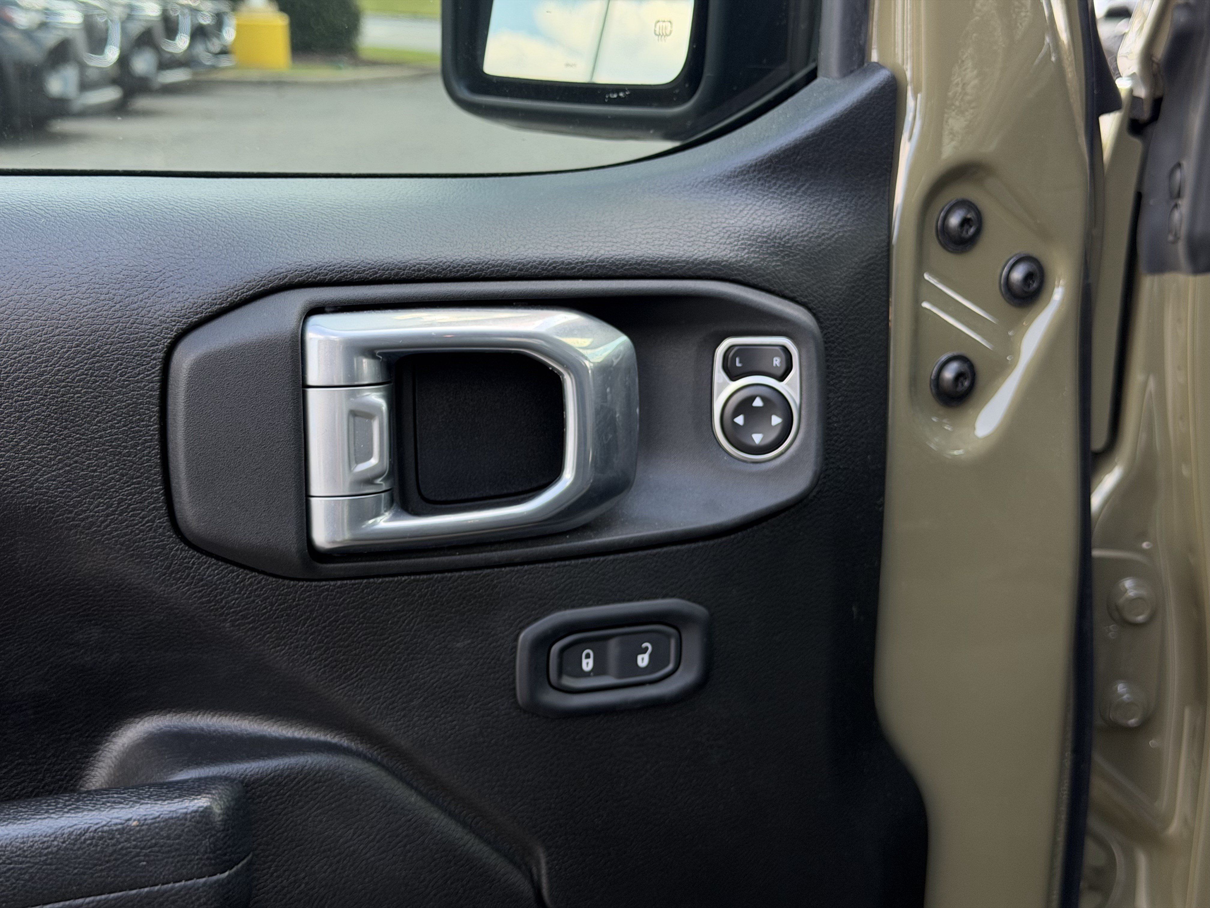 Used 2025 Jeep Gladiator Sport AWD/4WD image 15