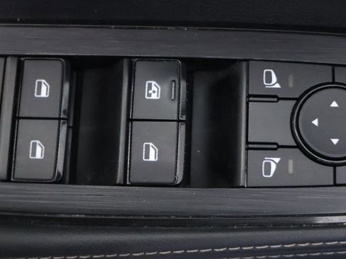 Used 2023 Nissan Rogue SV image 33