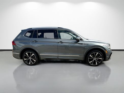 Used 2022 Volkswagen Tiguan SEL R-Line AWD/4WD image 2