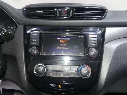 Used 2021 Nissan Rogue Sport S image 36