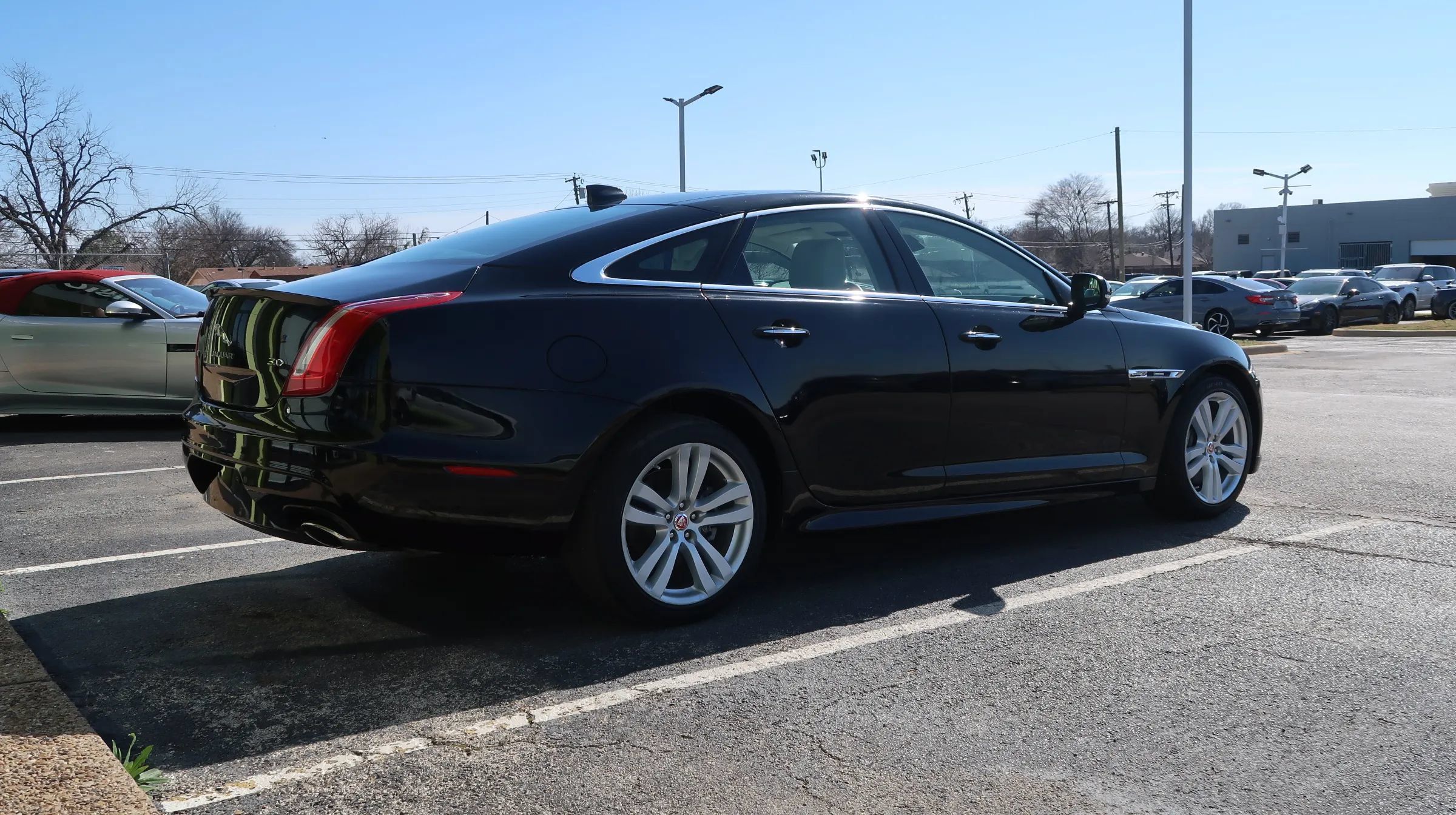 Used 2017 Jaguar XJ R-Sport RWD image 13