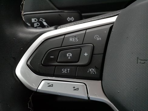 Certified 2022 Volkswagen Tiguan SE w/ Panoramic Sunroof Package image 25