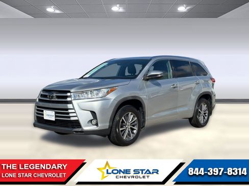 Used 2018 Toyota Highlander XLE AWD/4WD image 1