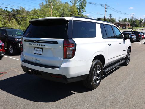 Used 2023 Chevrolet Suburban Z71 w/ Luxury Package AWD/4WD image 7
