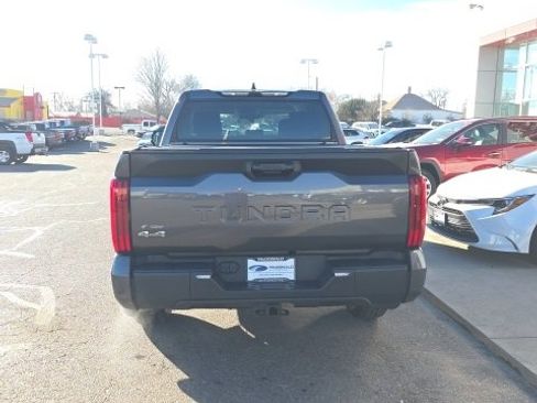 Used 2022 Toyota Tundra SR5 w/ SR5 Convenience Package image 4