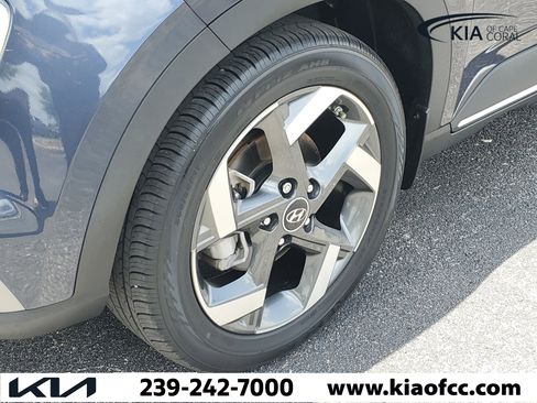 Used 2023 Hyundai Venue Limited w/ Cargo Package image 7