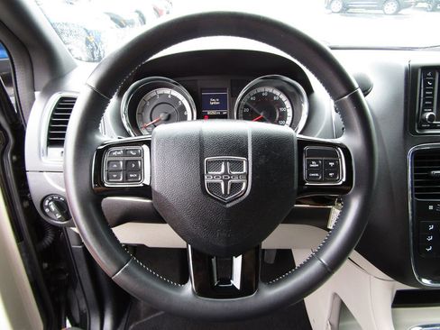 Used 2018 Dodge Grand Caravan SXT w/ Rear Park Assist Package image 7