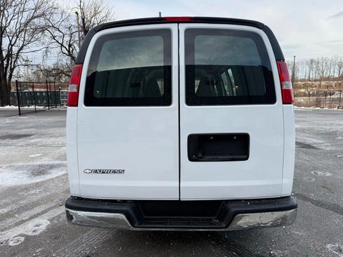 Used 2017 Chevrolet Express 3500 image 7