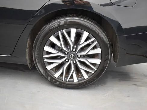 Used 2025 Nissan Altima 2.5 SV image 34