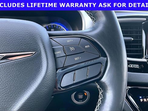 Used 2020 Chrysler Pacifica Touring-L w/ S Appearance Package FWD image 16