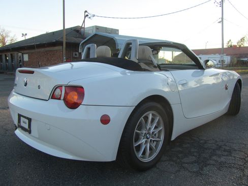 Used 2004 BMW Z4 2.5i image 9