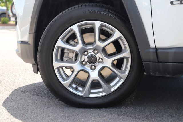 Used 2025 Jeep Compass Limited AWD/4WD image 2