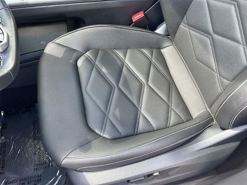 Used 2025 Volkswagen Atlas SE image 20