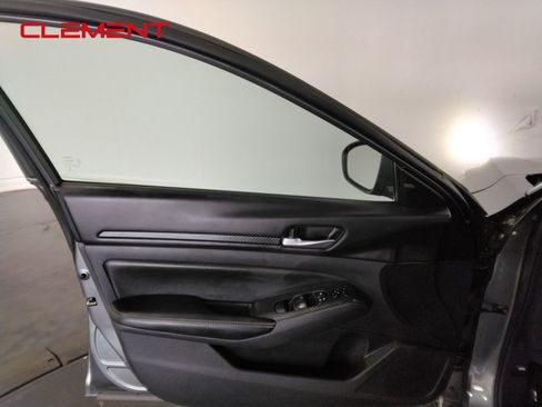 Used 2025 Nissan Altima 2.5 SV image 24