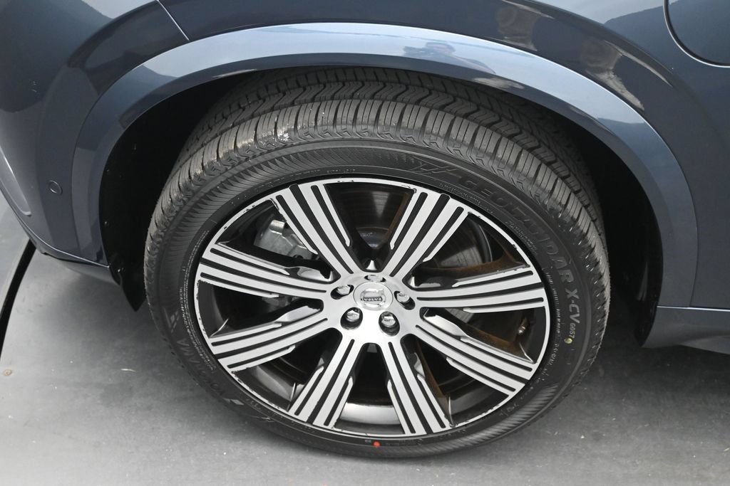 Certified 2025 Volvo XC90 T8 Plus w/ Protection Package Premier AWD/4WD image 4