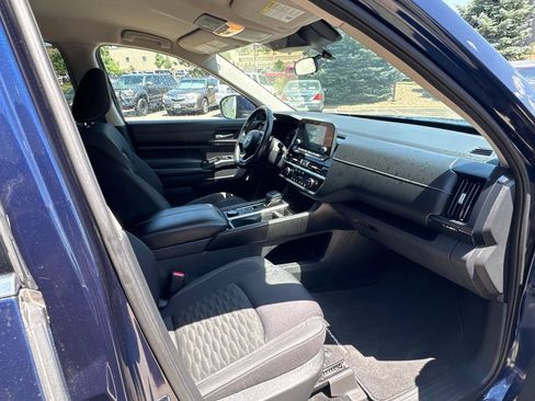 Used 2022 Nissan Pathfinder SV AWD/4WD image 15